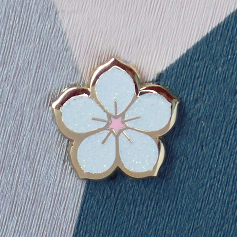 White Blossom Mini Pin